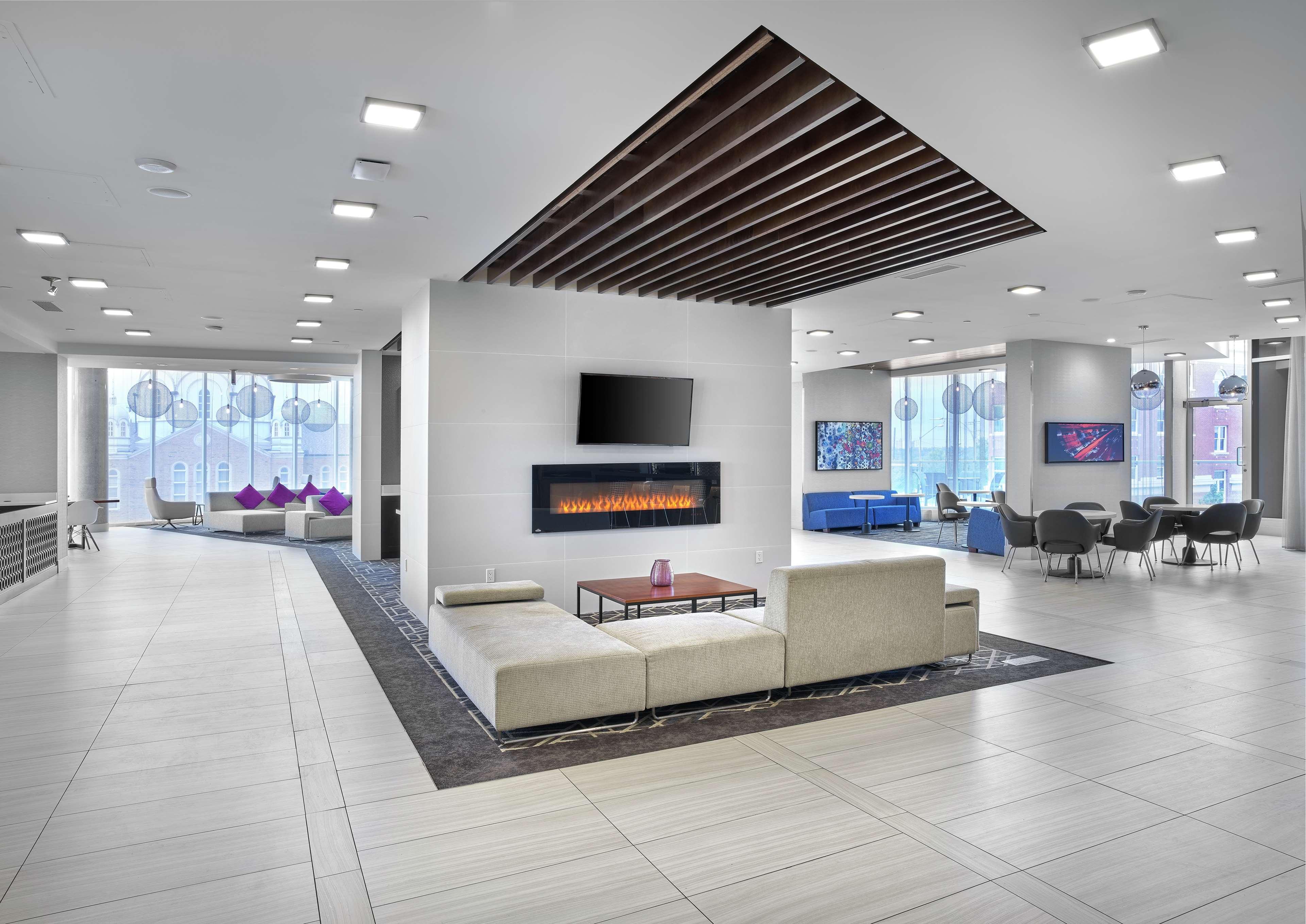 Doubletree By Hilton Edmonton Downtown Hotel Екстериор снимка