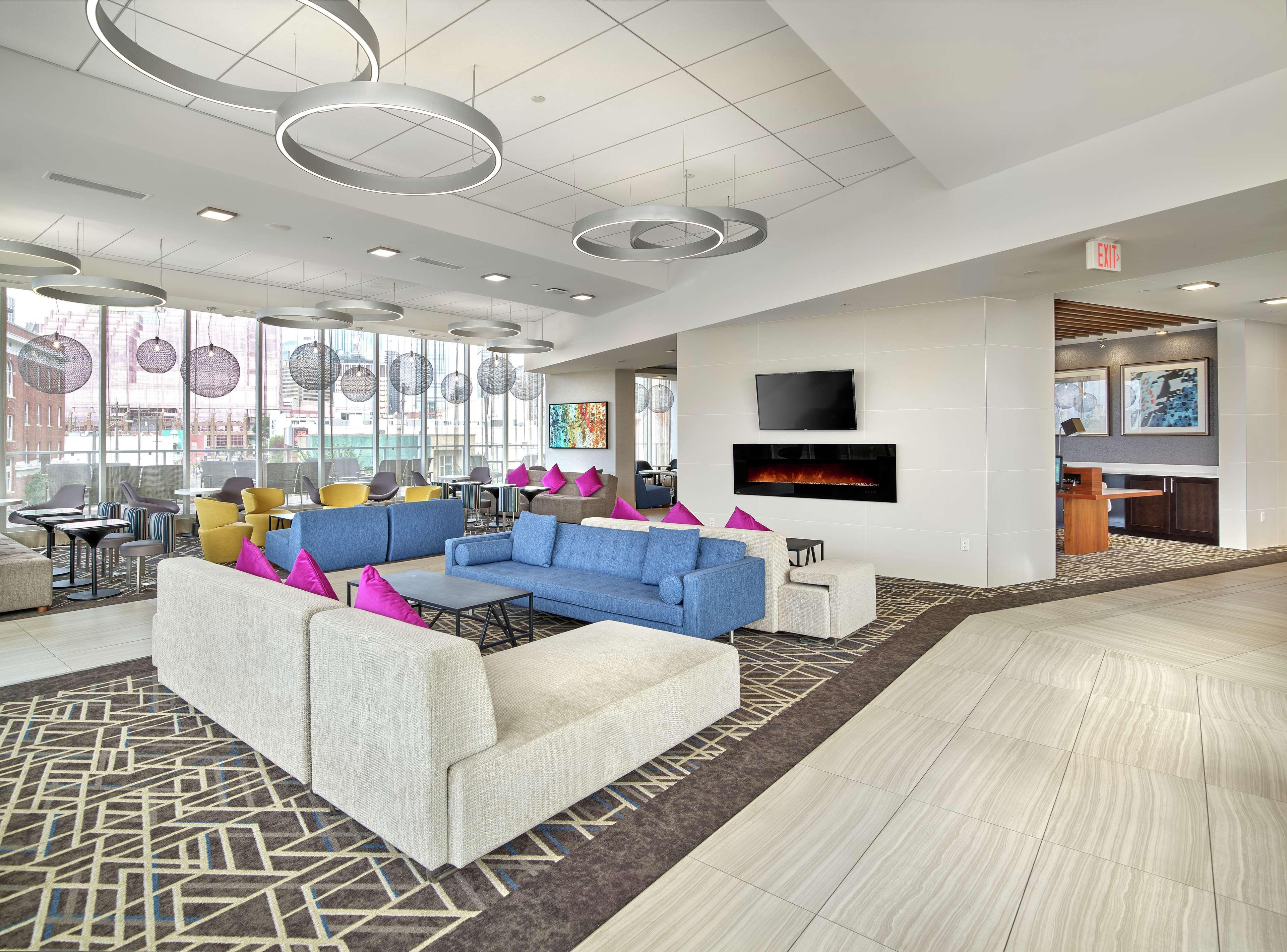 Doubletree By Hilton Edmonton Downtown Hotel Екстериор снимка