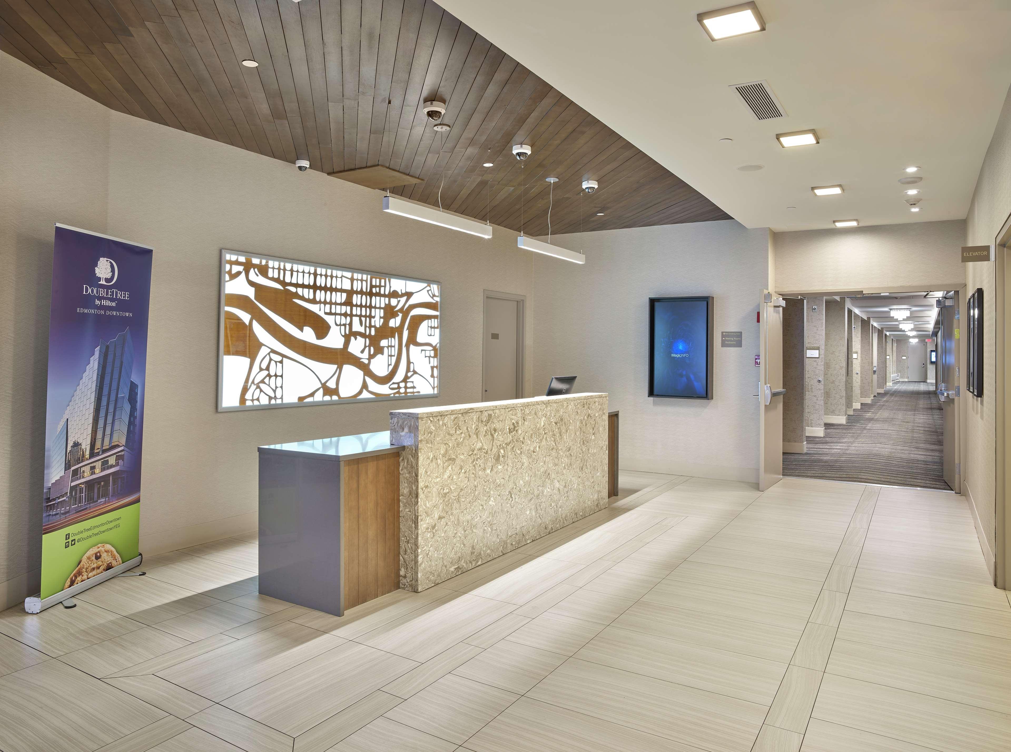 Doubletree By Hilton Edmonton Downtown Hotel Екстериор снимка