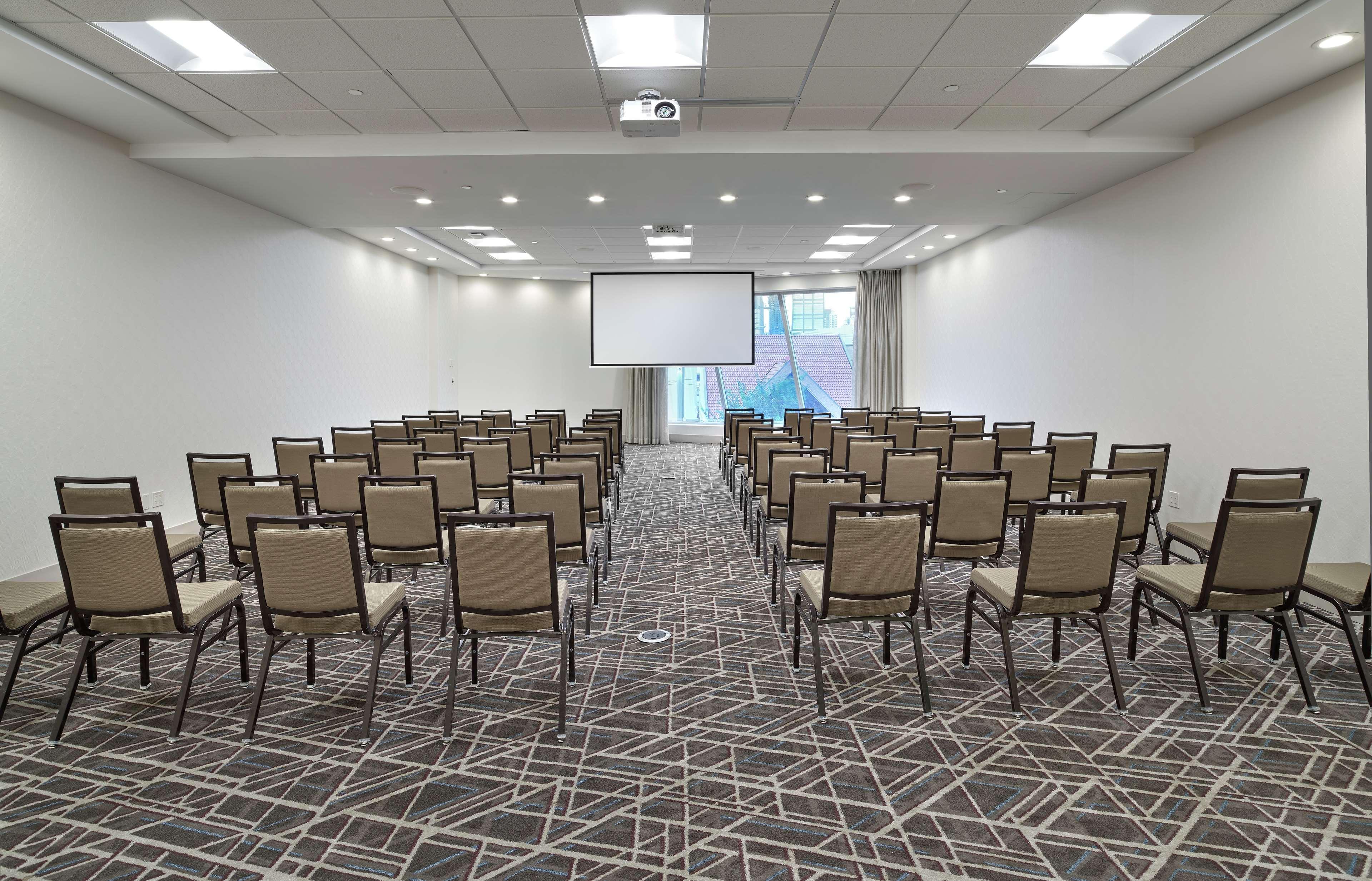 Doubletree By Hilton Edmonton Downtown Hotel Екстериор снимка