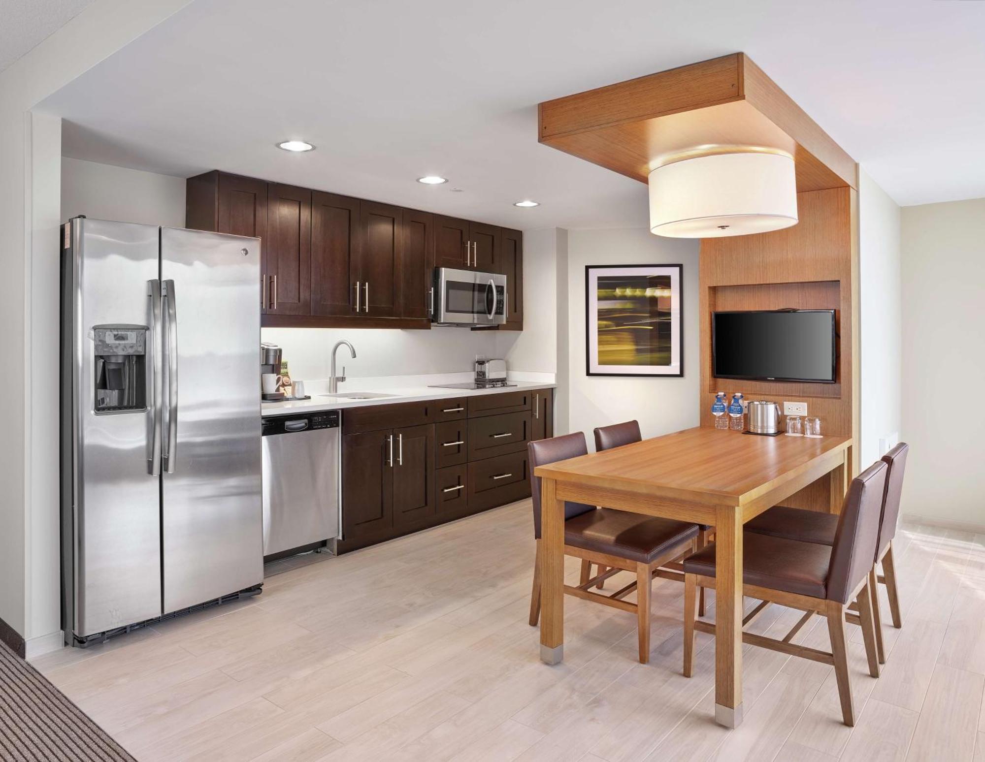 Doubletree By Hilton Edmonton Downtown Hotel Екстериор снимка