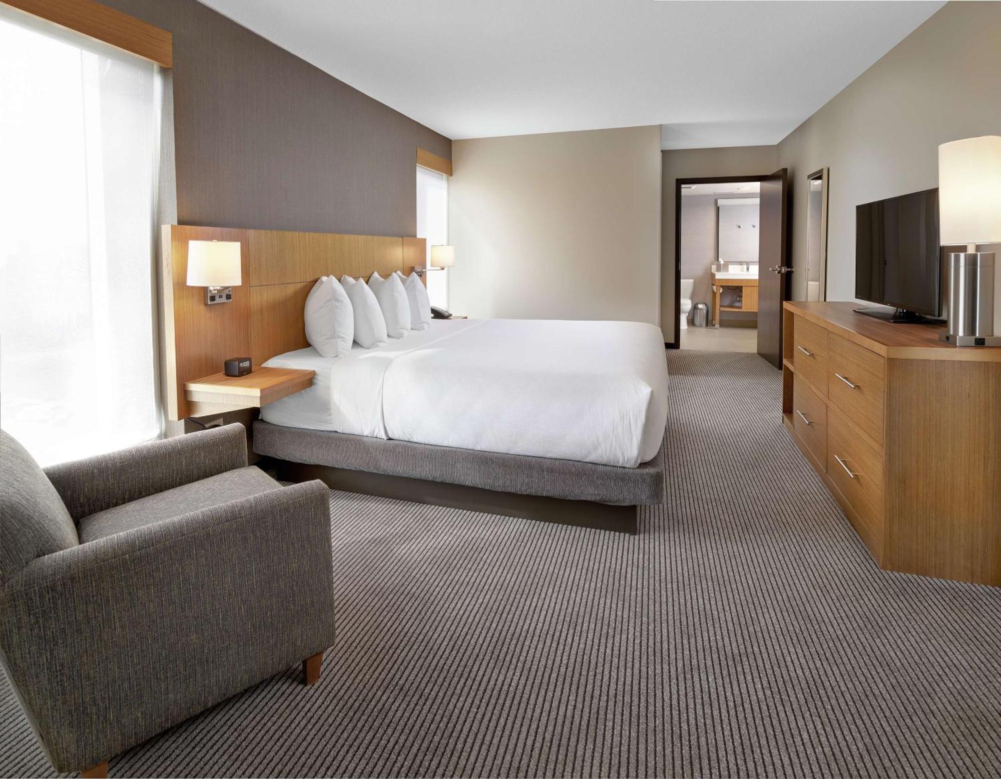 Doubletree By Hilton Edmonton Downtown Hotel Екстериор снимка