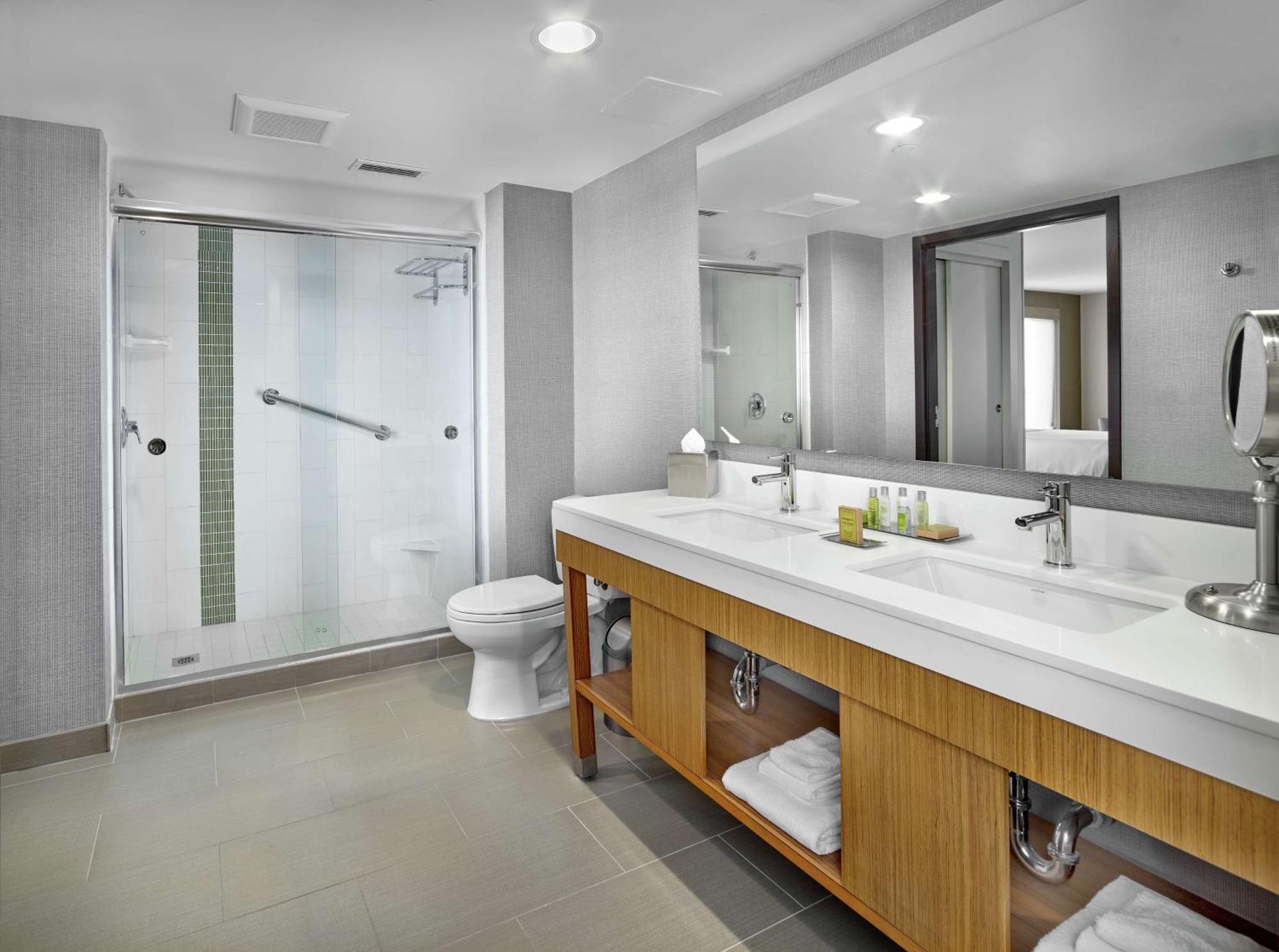 Doubletree By Hilton Edmonton Downtown Hotel Екстериор снимка
