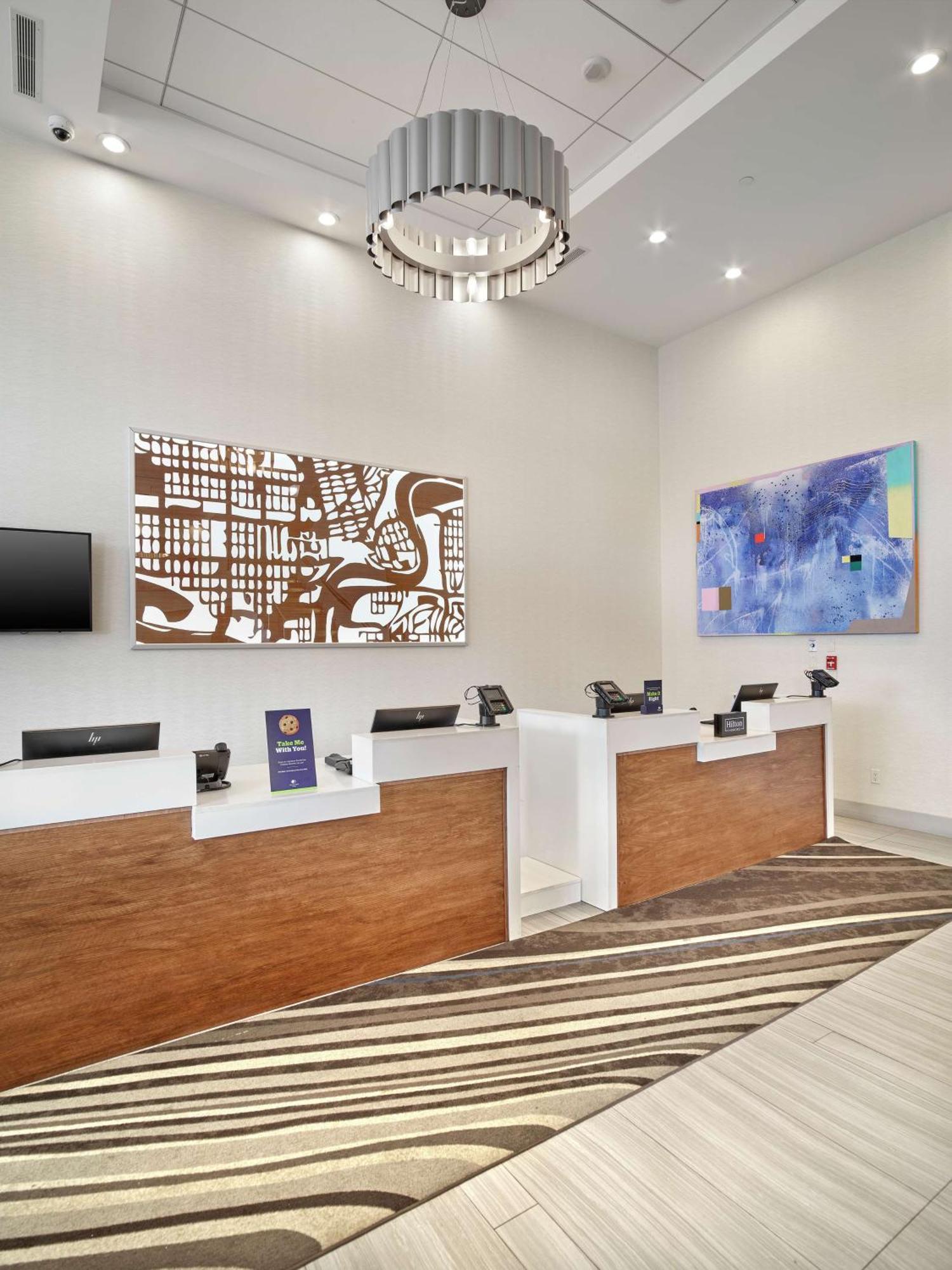 Doubletree By Hilton Edmonton Downtown Hotel Екстериор снимка