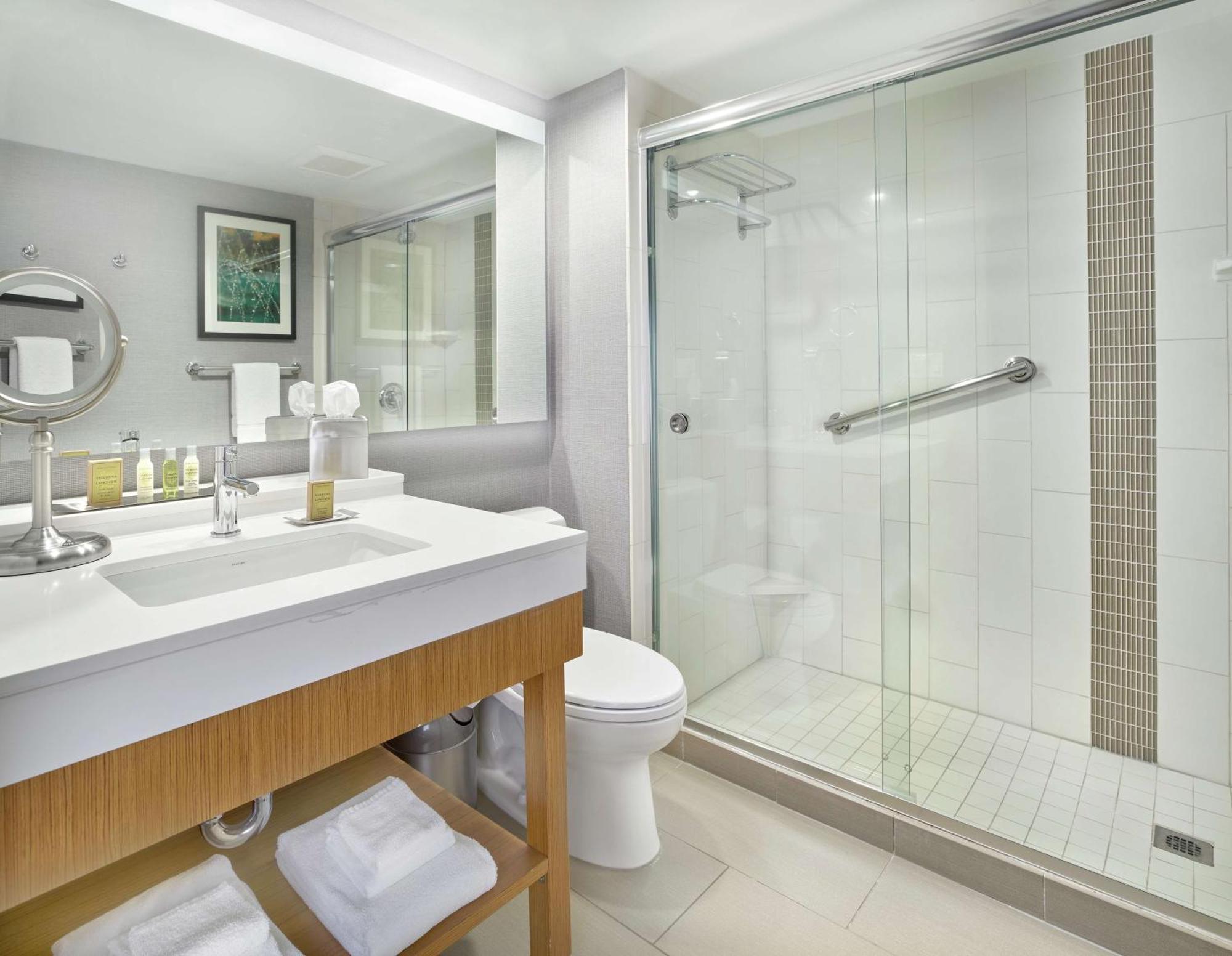 Doubletree By Hilton Edmonton Downtown Hotel Екстериор снимка