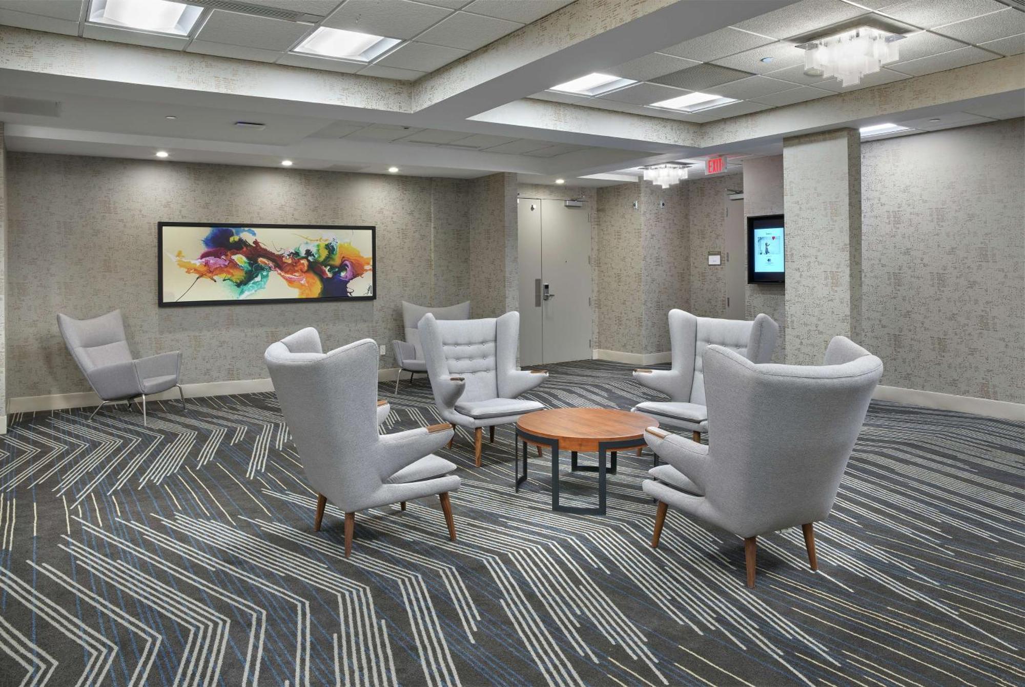 Doubletree By Hilton Edmonton Downtown Hotel Екстериор снимка