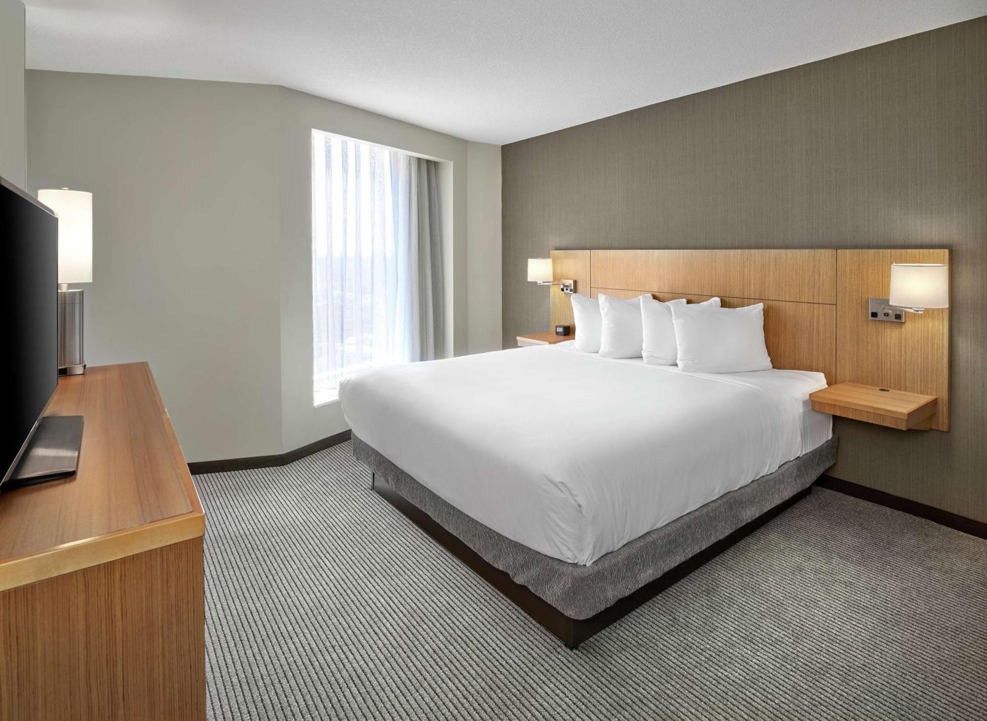 Doubletree By Hilton Edmonton Downtown Hotel Екстериор снимка