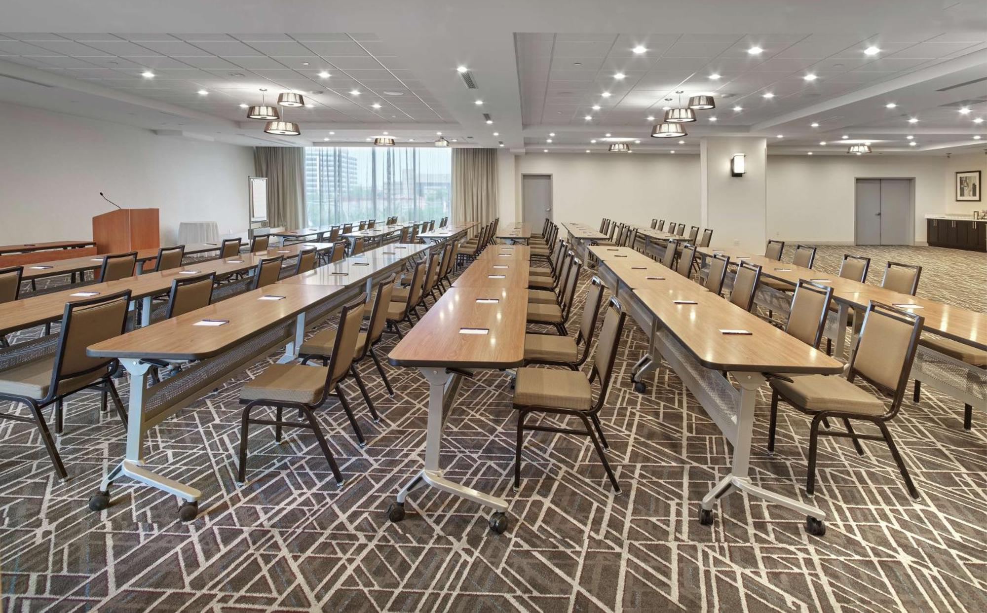 Doubletree By Hilton Edmonton Downtown Hotel Екстериор снимка