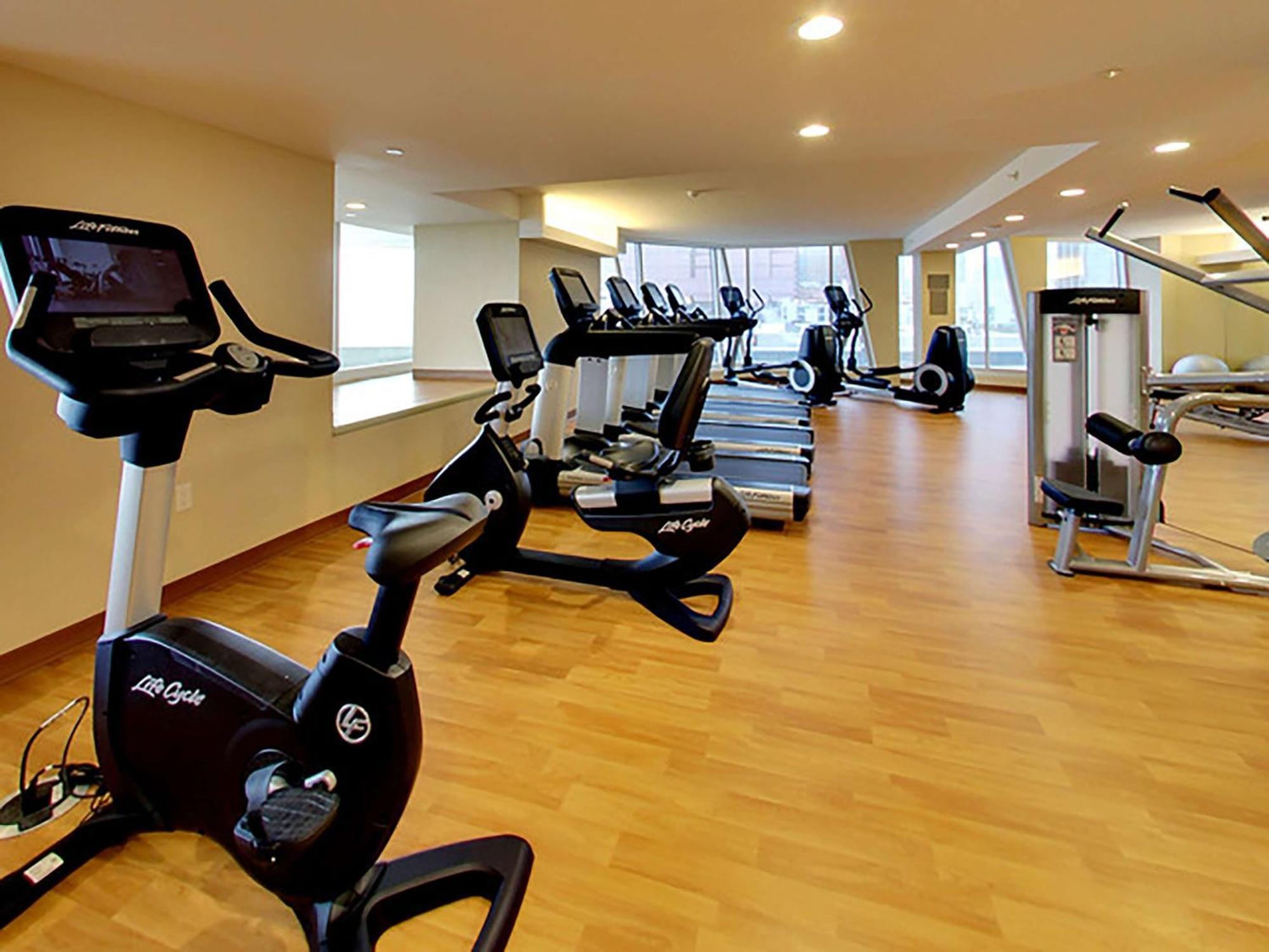 Doubletree By Hilton Edmonton Downtown Hotel Екстериор снимка