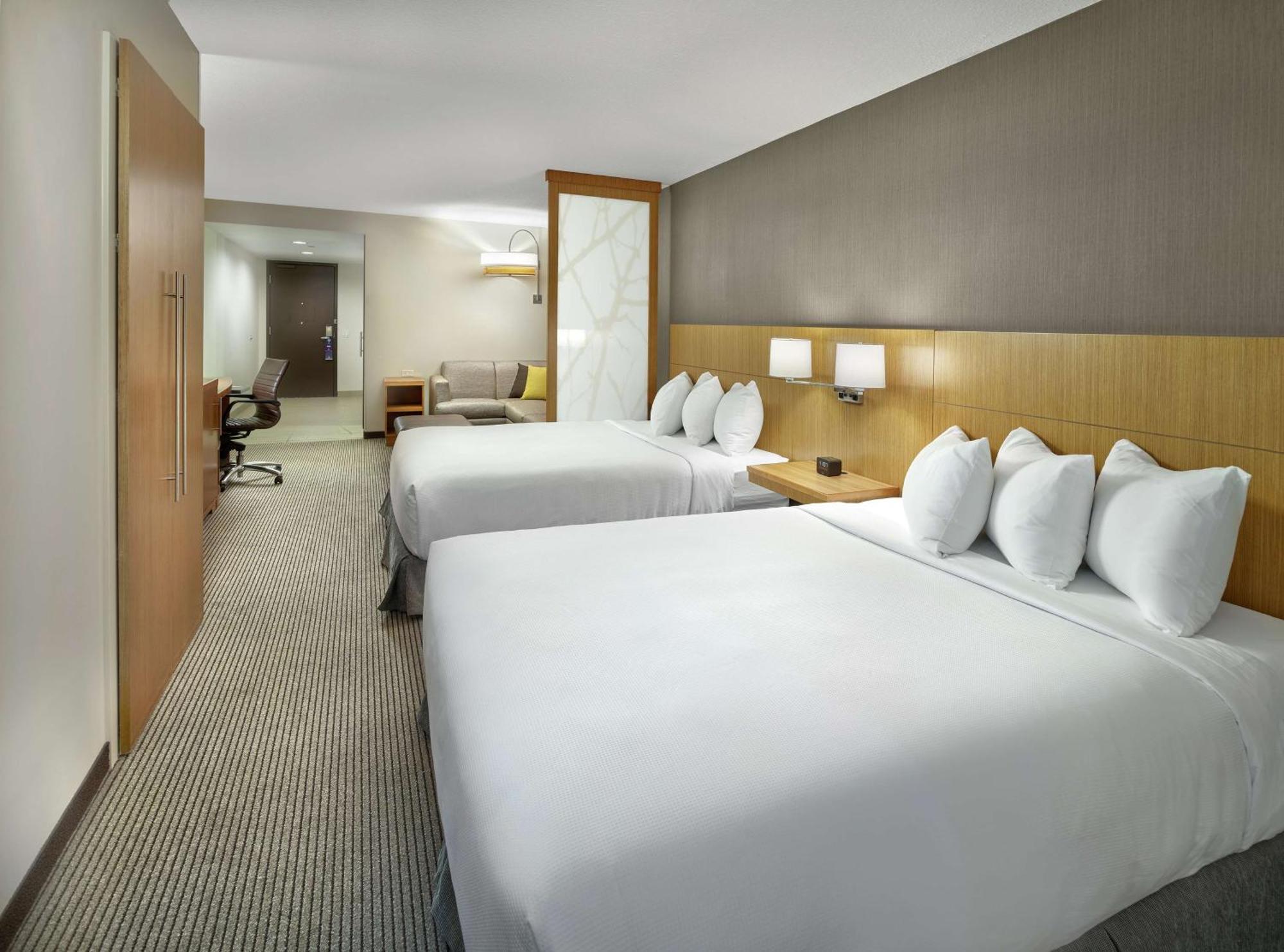 Doubletree By Hilton Edmonton Downtown Hotel Екстериор снимка