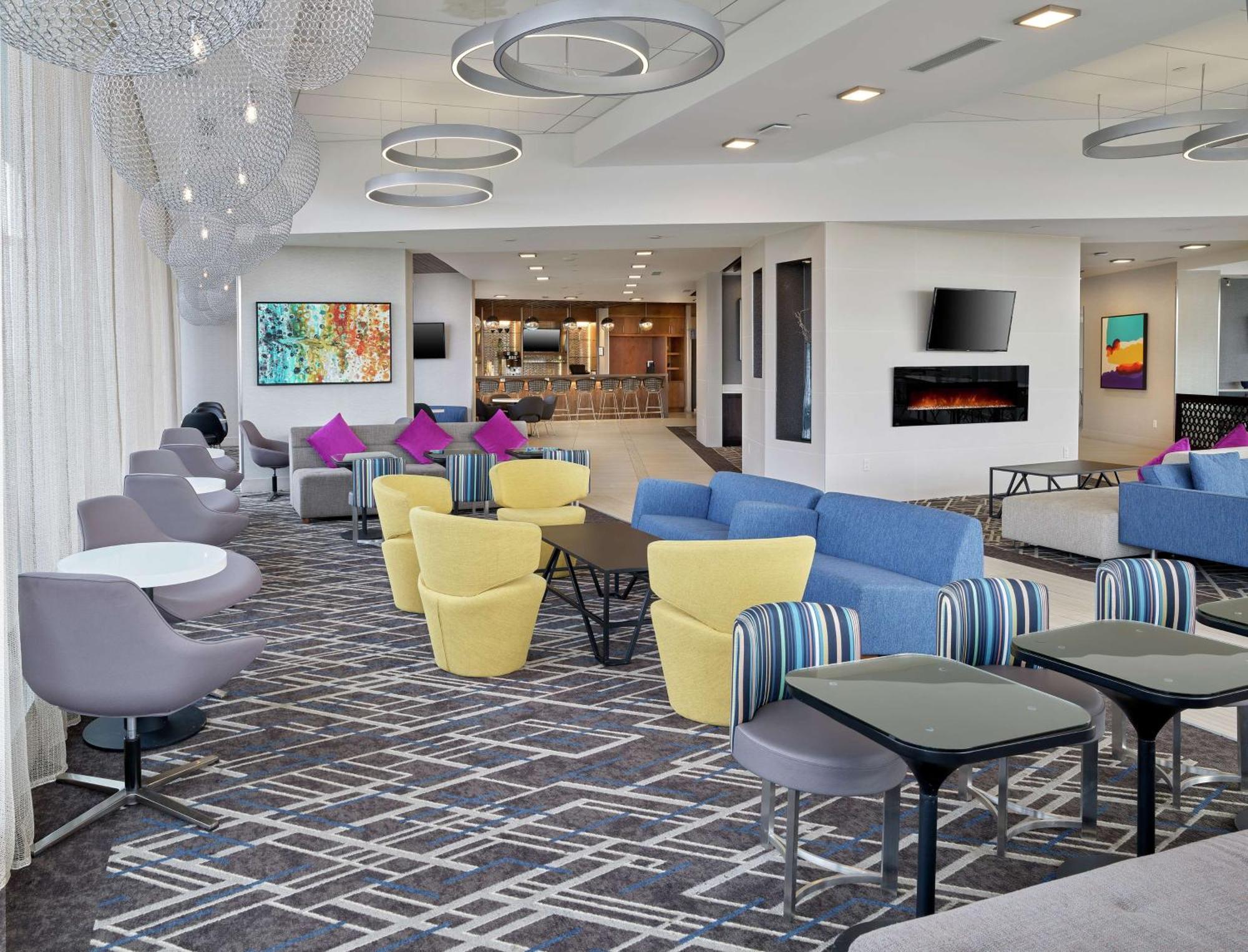 Doubletree By Hilton Edmonton Downtown Hotel Екстериор снимка