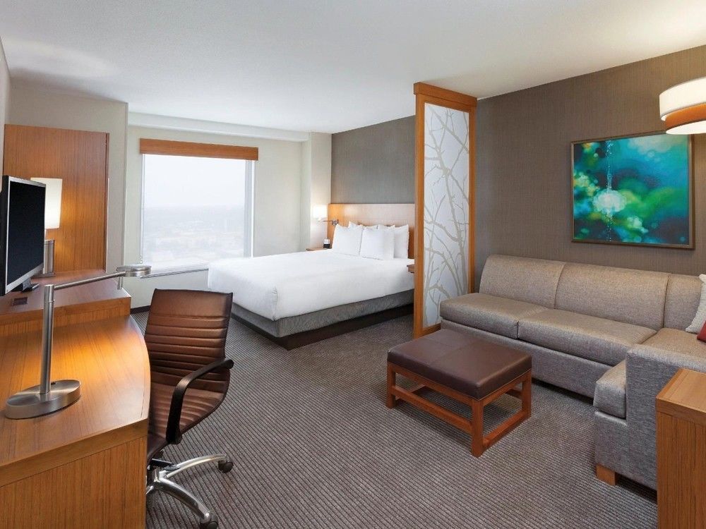 Doubletree By Hilton Edmonton Downtown Hotel Екстериор снимка