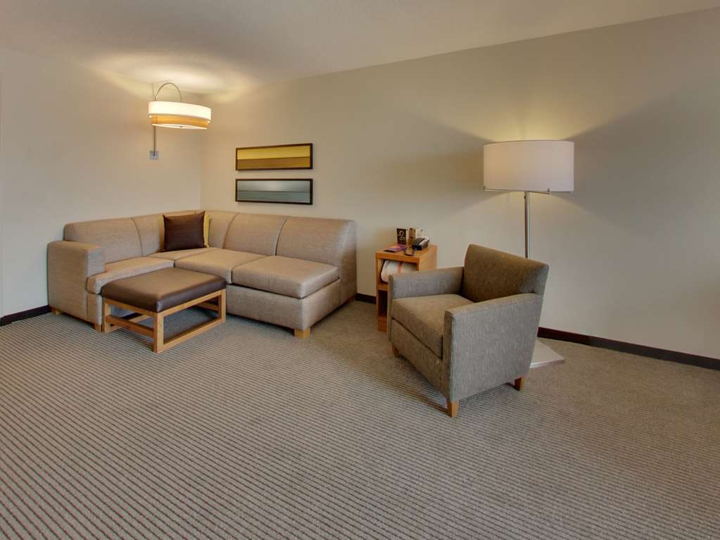 Doubletree By Hilton Edmonton Downtown Hotel Стая снимка