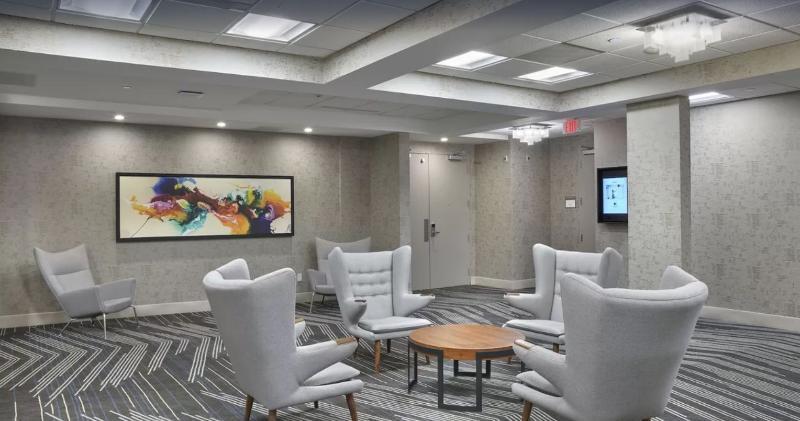 Doubletree By Hilton Edmonton Downtown Hotel Екстериор снимка