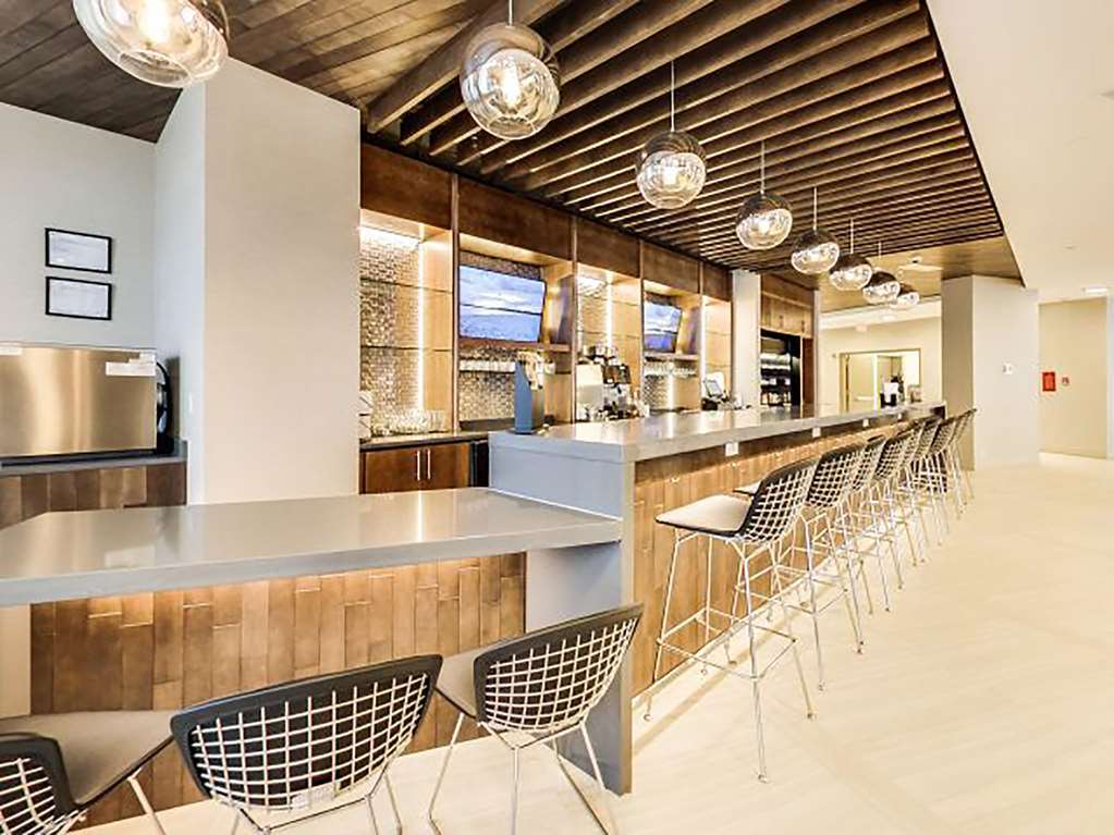 Doubletree By Hilton Edmonton Downtown Hotel Ресторант снимка